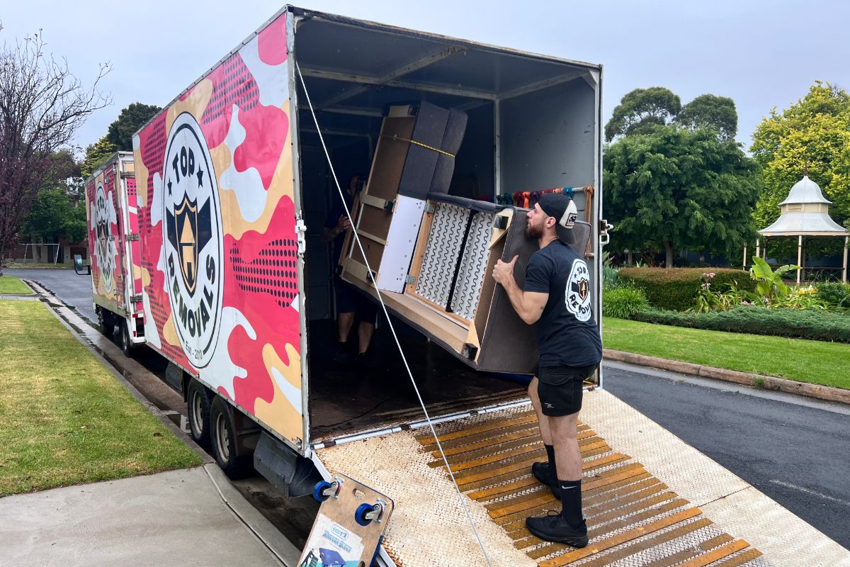 removalist in the outer suburbs